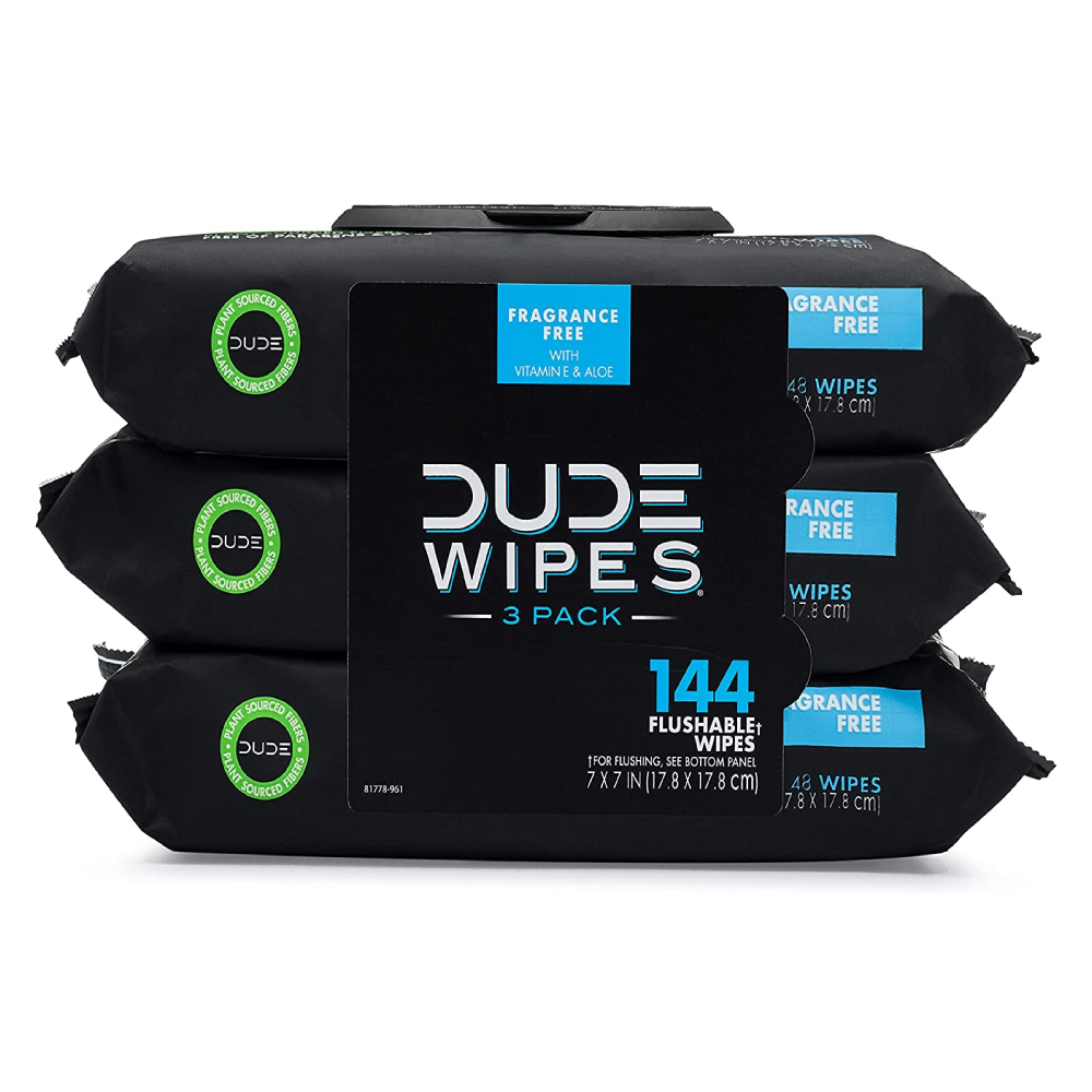 un pachet cu 3 pachete de șervețele umede pentru bărbați fotografiat din lateral